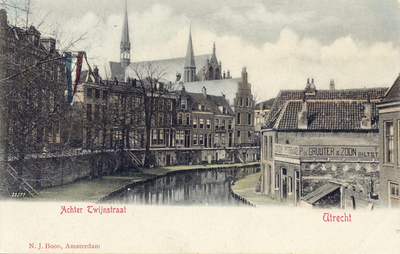 1863 Gezicht op de Oudegracht te Utrecht uit het zuidoosten met links de huizen aan Achter Twijnstraat en de ...